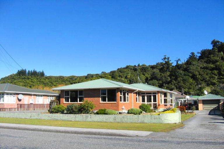 Photo of property in 102 Marlborough Street, Greymouth, 7805