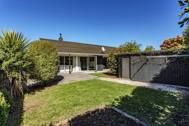 Photo of property in 30 Highfield Place, Avonhead, Christchurch, 8042