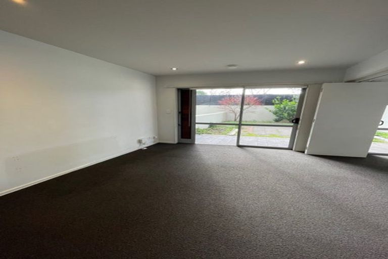 Photo of property in 6a/71 Spencer Road, Oteha, Auckland, 0632