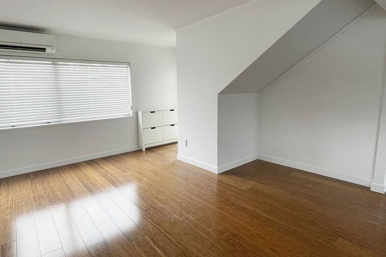 Photo of property in 17 Caspian Close, New Lynn, Auckland, 0600