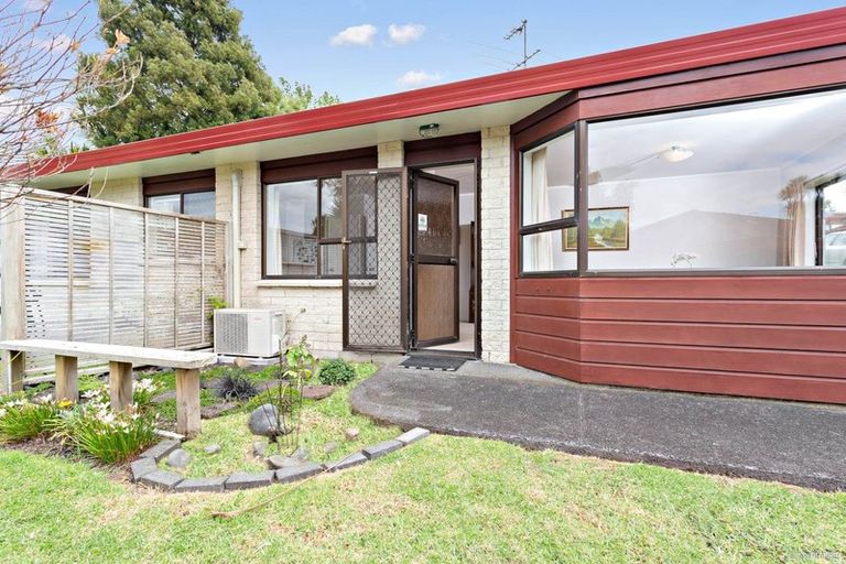 Photo of property in 2/54 Nikau Street, New Lynn, Auckland, 0600