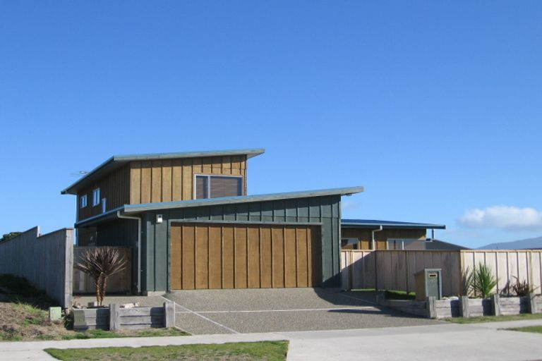 Photo of property in 30 Pharazyn Avenue, Waikanae Beach, Waikanae, 5036