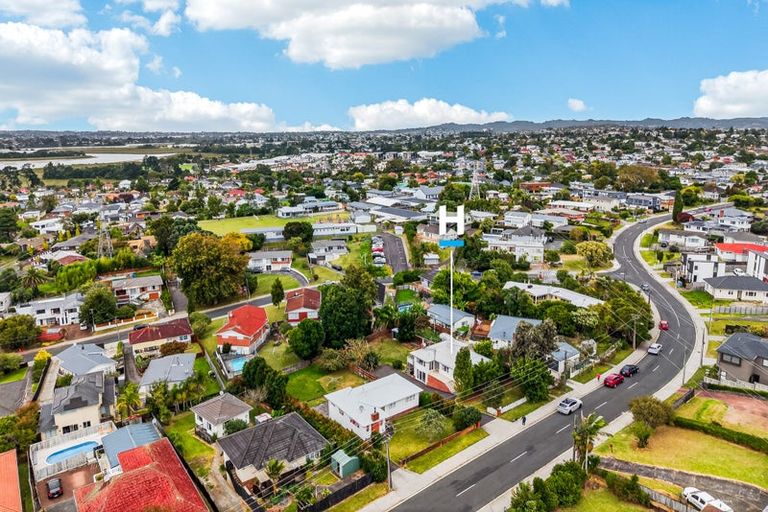 Photo of property in 49 Tiroroa Avenue, Te Atatu South, Auckland, 0610