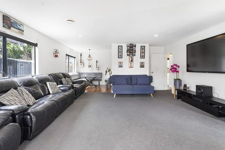 Photo of property in 61a Graham Avenue, Te Atatu Peninsula, Auckland, 0610