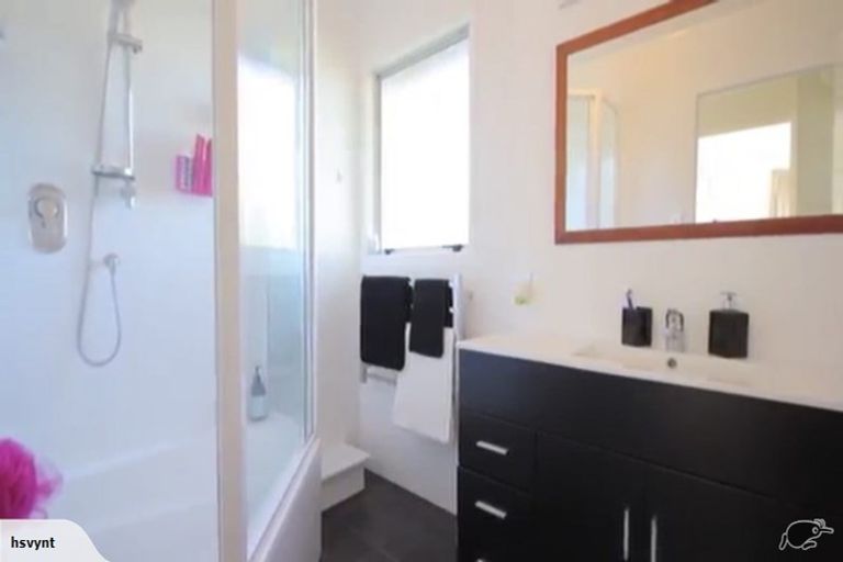 Photo of property in 12 Devonshire Road, Unsworth Heights, Auckland, 0632