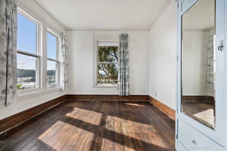 Photo of property in 94 Rolleston Street, Mount Cook, Wellington, 6021