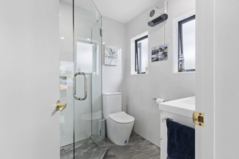 Photo of property in 11 Ruapehu Drive, Fitzherbert, Palmerston North, 4410