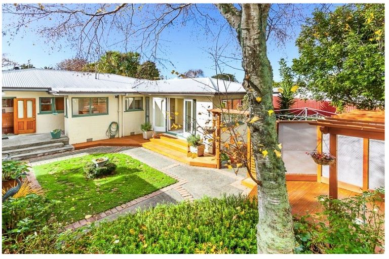 Photo of property in 7 Trent Avenue, Hokowhitu, Palmerston North, 4410
