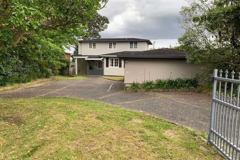 Photo of property in 115 Pupuke Road, Northcote, Auckland, 0627