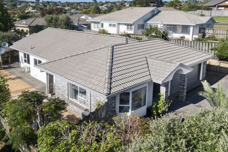 Photo of property in 8 Bluebird Crescent, Unsworth Heights, Auckland, 0632