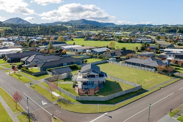 Photo of property in 136 Lisland Drive, Kinloch, Taupo, 3377