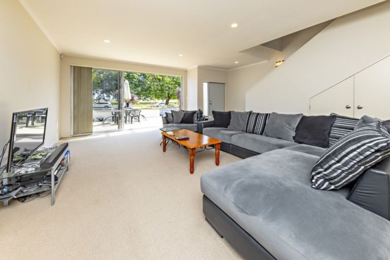 Photo of property in 24 Willow Camp Road, Takanini, 2112