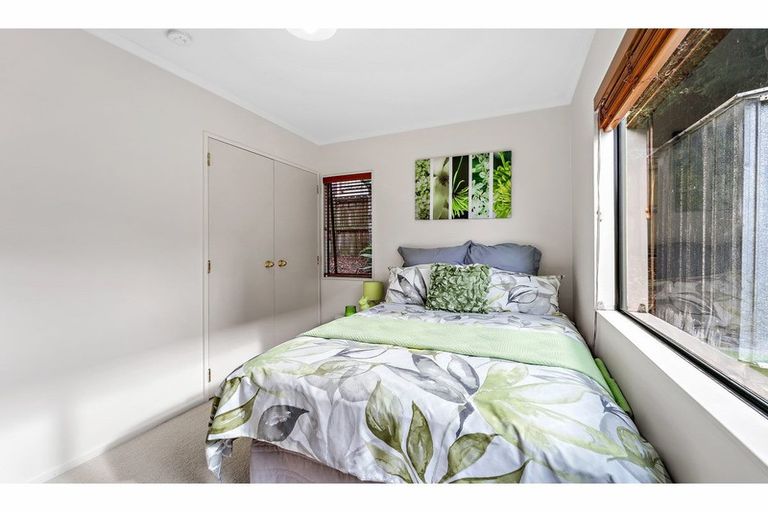 Photo of property in 2/5 Anne Road, Hillcrest, Auckland, 0627