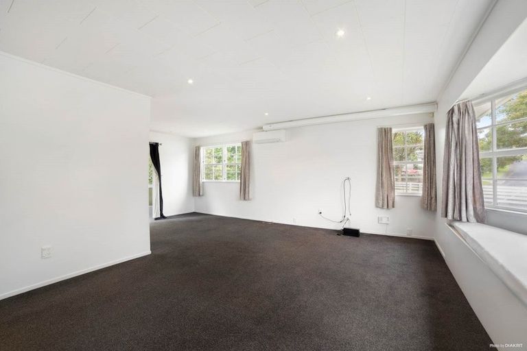 Photo of property in 32 Spinella Drive, Bayview, Auckland, 0629