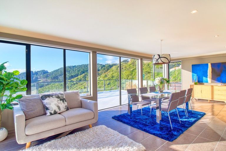 Photo of property in 20 Countess Close, Maupuia, Wellington, 6022