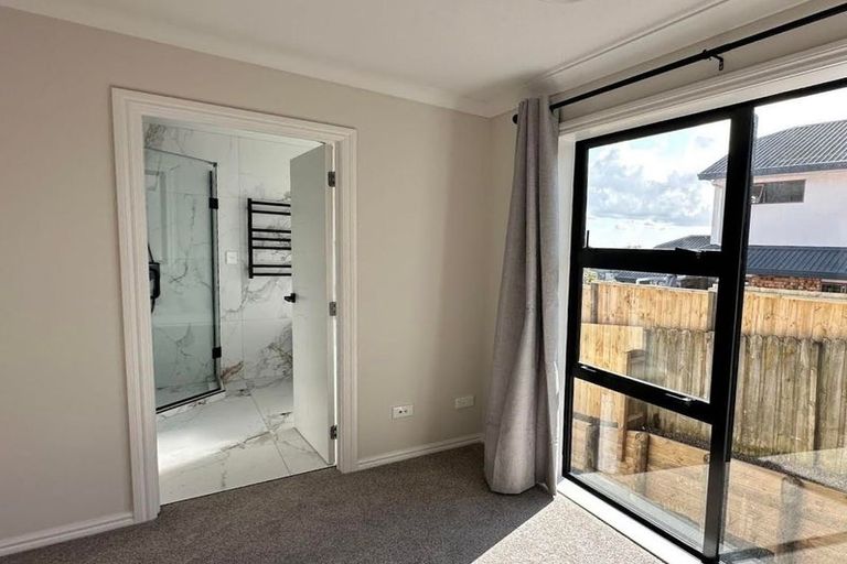 Photo of property in 17b Artesia Close, Shamrock Park, Auckland, 2016