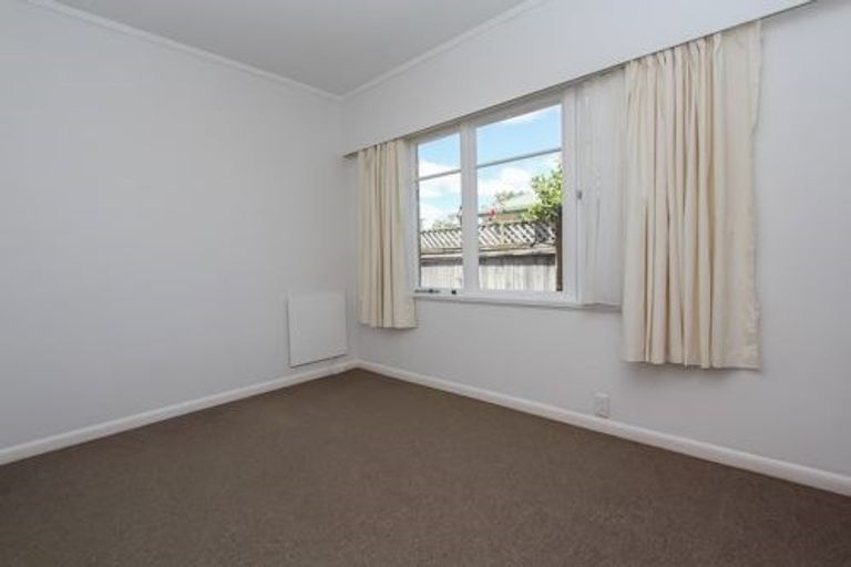 Photo of property in 18 Oxford Street, Fairfield, Hamilton, 3214