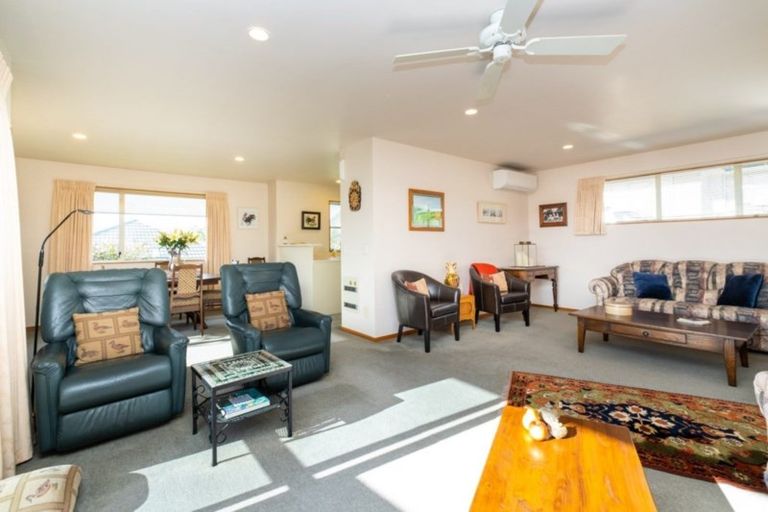 Photo of property in 2/11 Duart Road, Havelock North, 4130