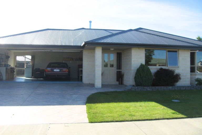 Photo of property in 4 Ross Place, Northwood, Christchurch, 8051