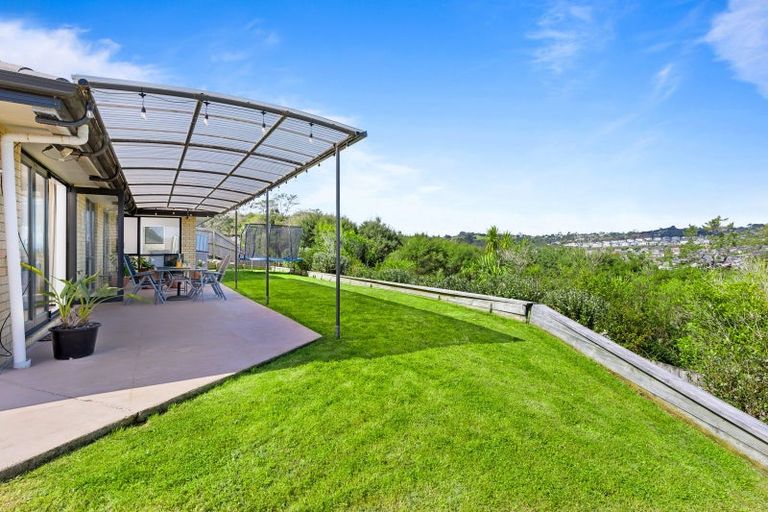 Photo of property in 72 Kittiwake Drive, Schnapper Rock, Auckland, 0632