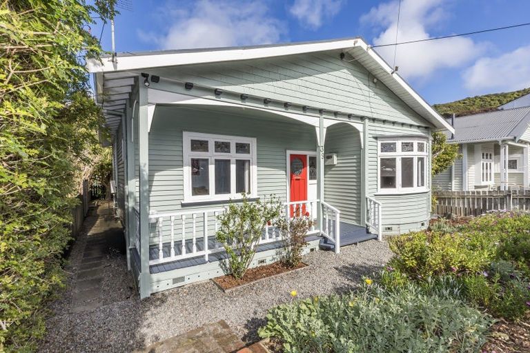 Photo of property in 39 Dee Street, Island Bay, Wellington, 6023