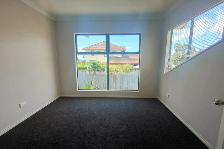 Photo of property in 6 Chadlington Avenue, Henderson, Auckland, 0612