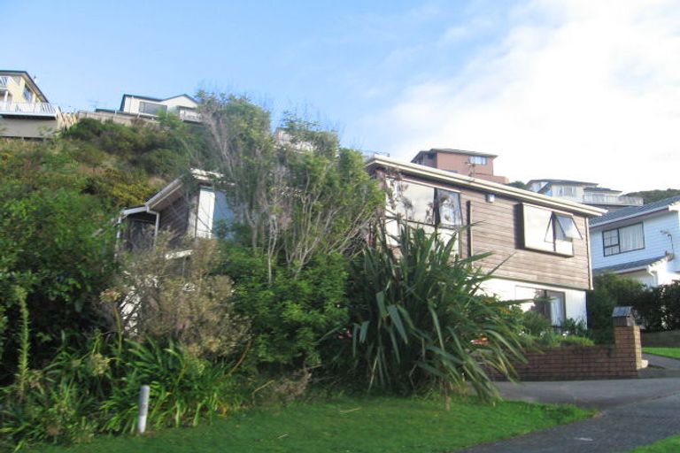 Photo of property in 18 Ordley Grove, Tawa, Wellington, 5028