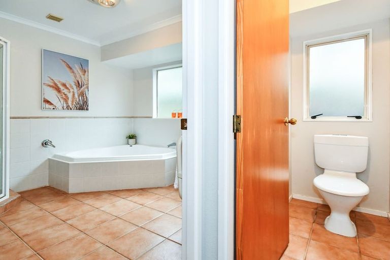 Photo of property in 31 Wairere Road, The Gardens, Auckland, 2105