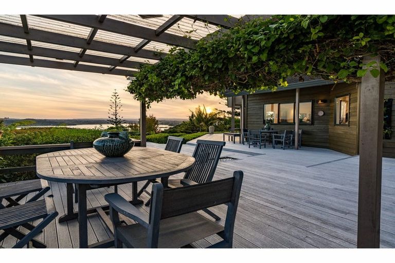 Photo of property in 2 Doves Bay Road, Kerikeri, 0294