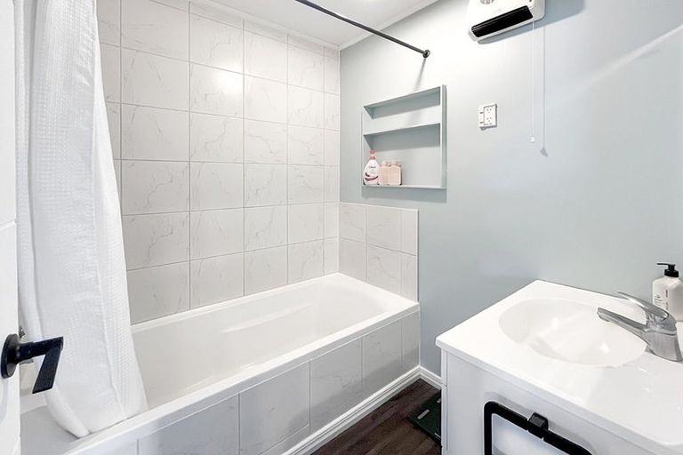 Photo of property in 48b Benmore Avenue, Cloverlea, Palmerston North, 4412