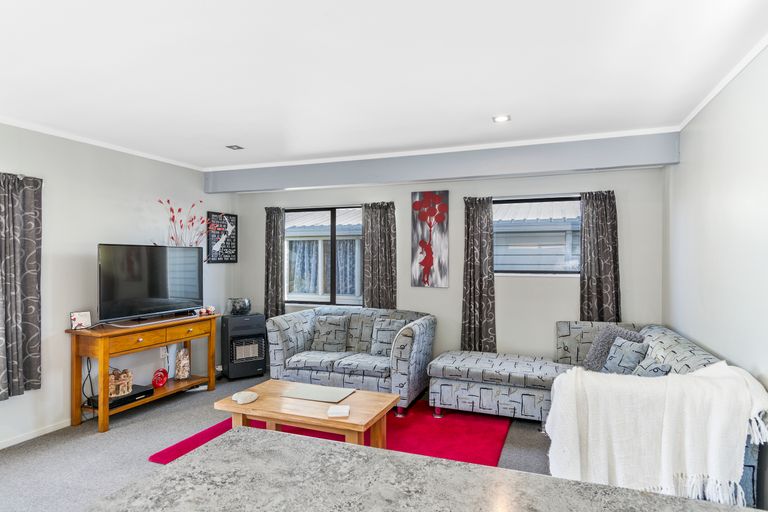 Photo of property in 4b Kimber Grove, Papamoa Beach, Papamoa, 3118