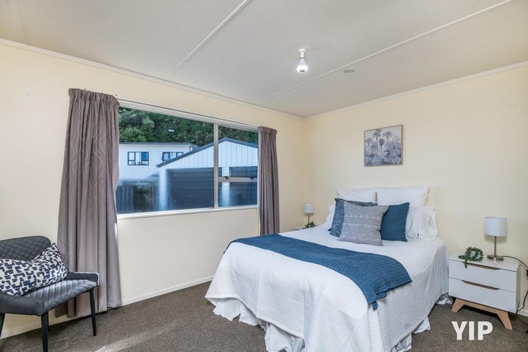 Photo of property in 68 Colchester Crescent, Newlands, Wellington, 6037