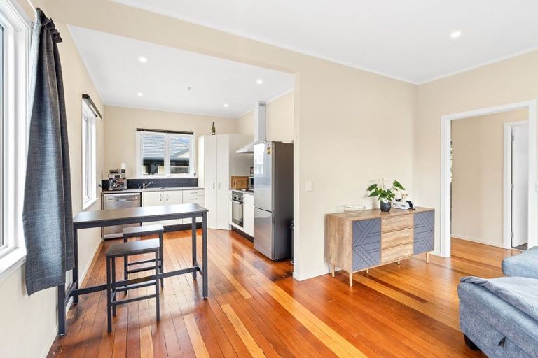 Photo of property in 75 Queen Street West, Levin, 5510