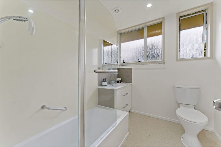 Photo of property in 4 Chibnall Place, Conifer Grove, Takanini, 2112