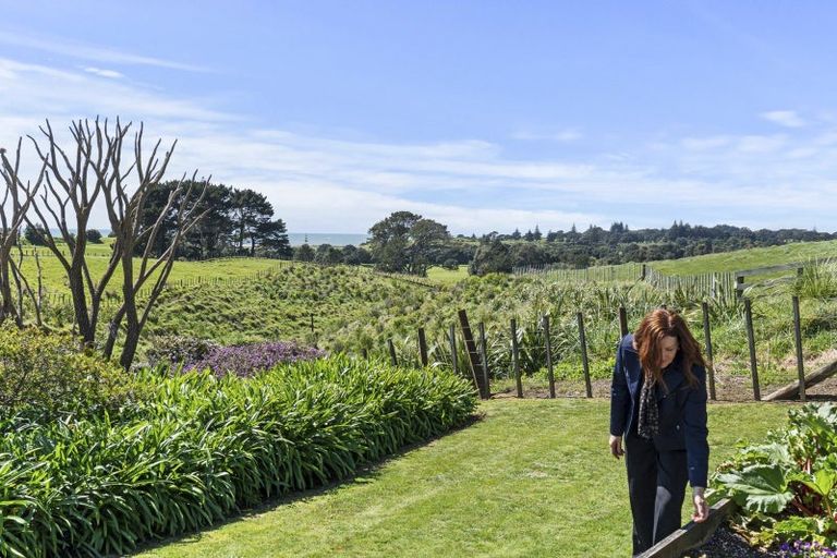 Photo of property in 9 Chatswood Grove, Fitzroy, New Plymouth, 4312