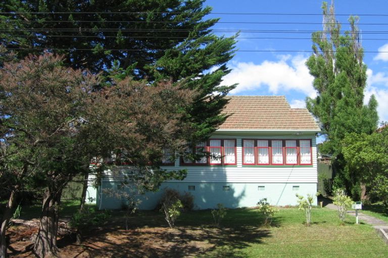 Photo of property in 14 Cautley Street, Stanley Point, Auckland, 0624
