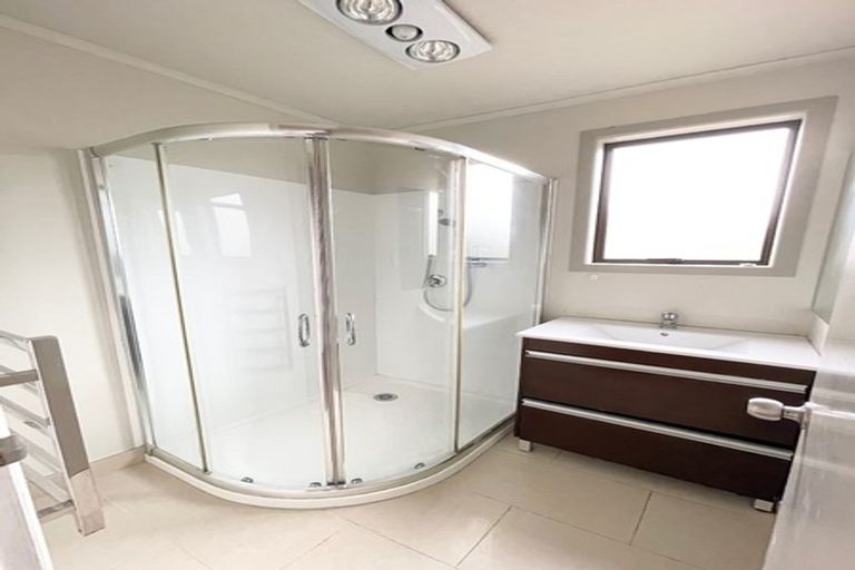 Photo of property in 99 Vodanovich Road, Te Atatu South, Auckland, 0610