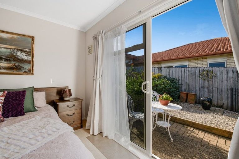 Photo of property in 25 Chesterfield Way, Orewa, 0931