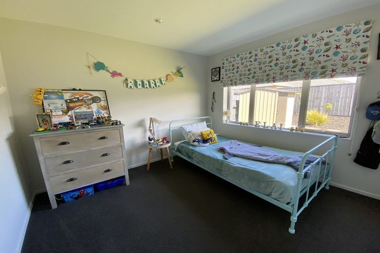 Photo of property in 9 Larmer Drive, Kumeu, 0810