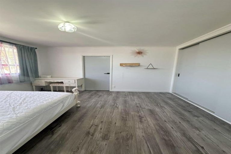 Photo of property in 46 Target Road, Totara Vale, Auckland, 0629