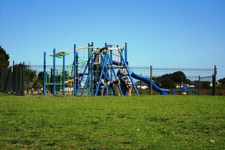 Photo of property in 27 Mcquarrie Avenue, Wattle Downs, Auckland, 2103