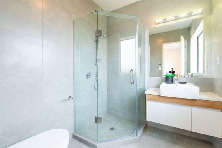 Photo of property in 11 Reserva Crescent, Kumeu, 0810