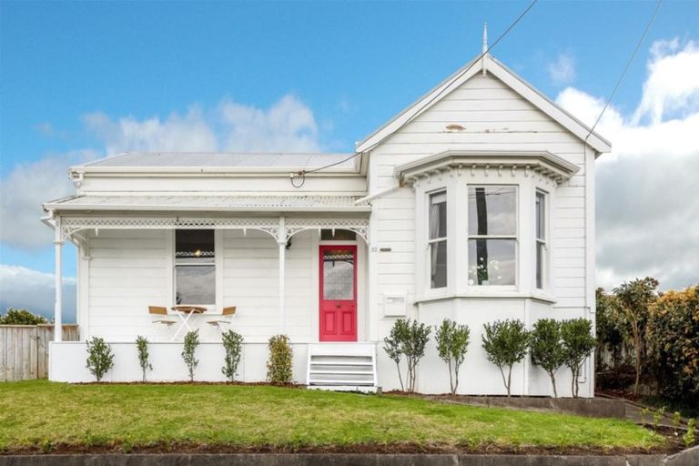 Photo of property in 32 Belt Road, Moturoa, New Plymouth, 4310