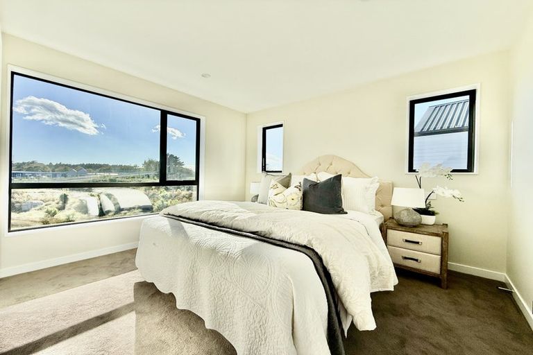 Photo of property in 142 Vintry Drive, Kumeu, 0810