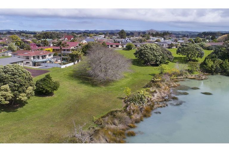 Photo of property in 25 Riverside Drive, Waiuku, 2123