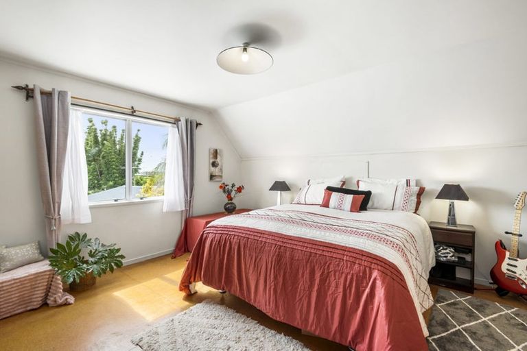 Photo of property in 25 Kitewao Street, Northcote, Auckland, 0627