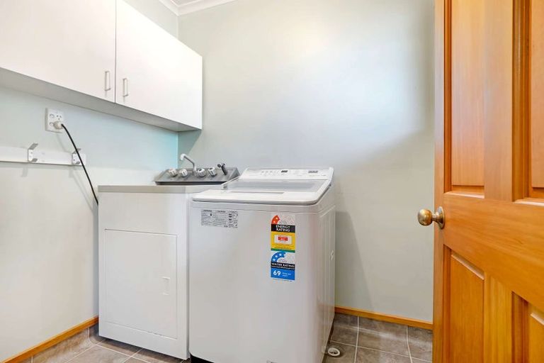 Photo of property in 10 Regency Crescent, Redwood, Christchurch, 8051