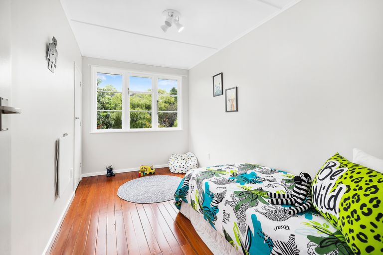 Photo of property in 12 Stephen Street, Johnsonville, Wellington, 6037