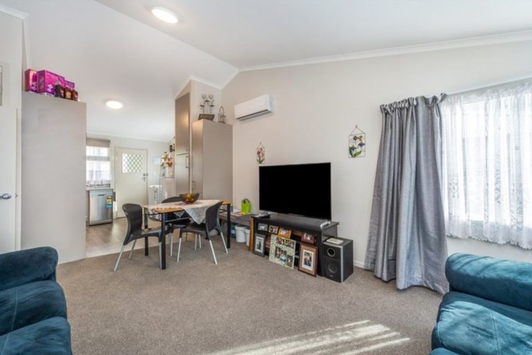 Photo of property in 2/10 Te Aroha Street, Hamilton East, Hamilton, 3216