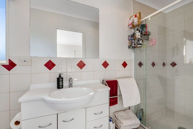 Photo of property in 72 Cabeleigh Drive, Helensville, 0800